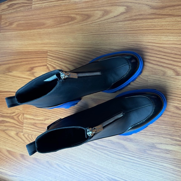 NEW Sorel Black and Blue Heeled Boots - Picture 5 of 12